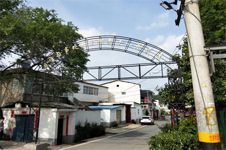 平章府二楼116平三室精装带车库98万可按揭